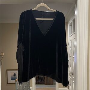 Jaga Chic Black Velvet Too